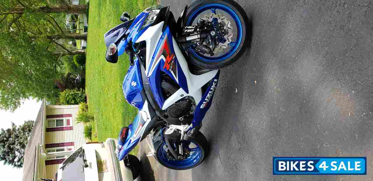 White And Blue SUZUKI GSXR-750