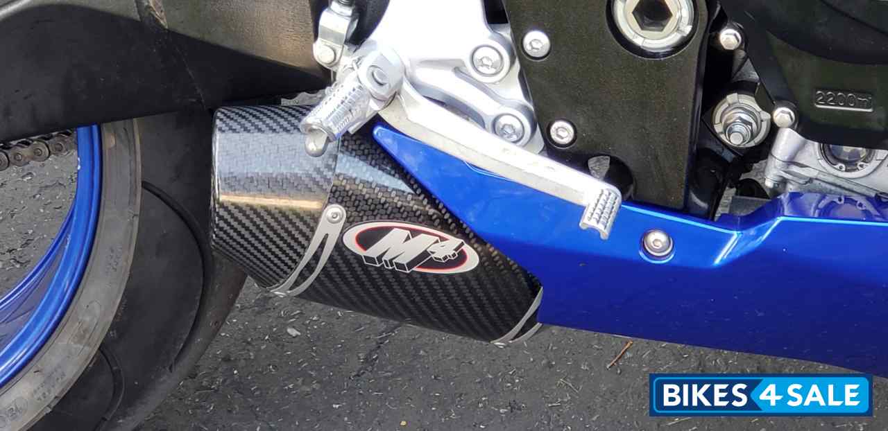 White And Blue SUZUKI GSXR-750 White And Blue SUZUKI GSXR-750