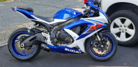 White And Blue SUZUKI GSXR-750