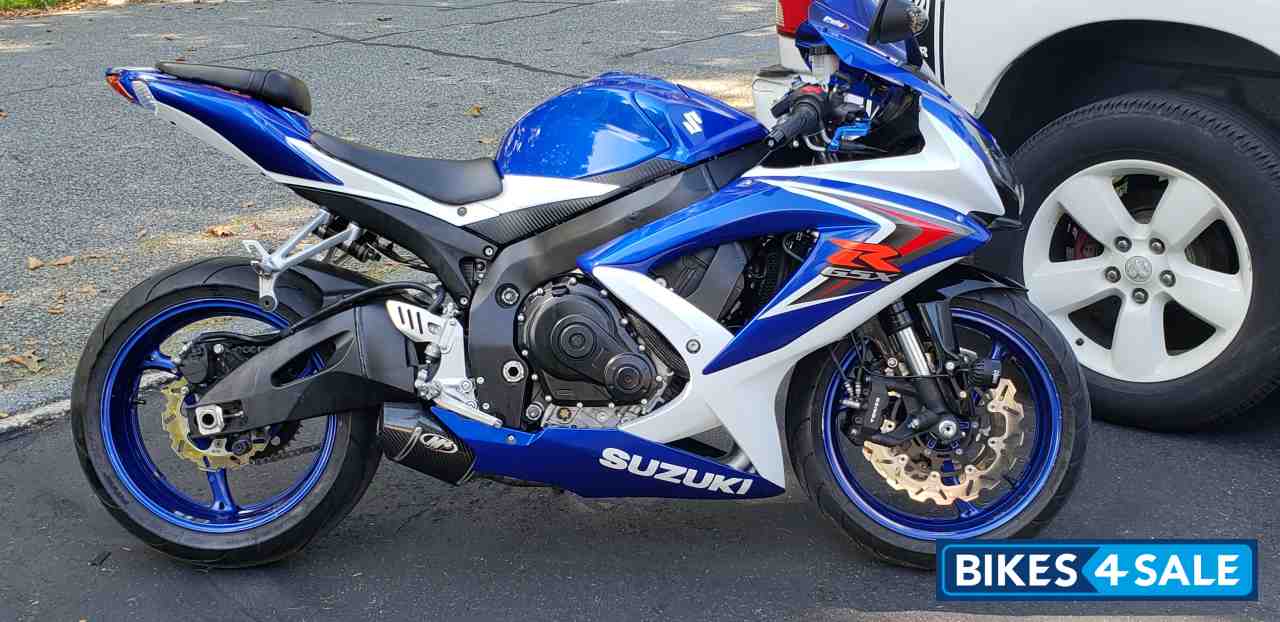 White And Blue SUZUKI GSXR-750 White And Blue SUZUKI GSXR-750