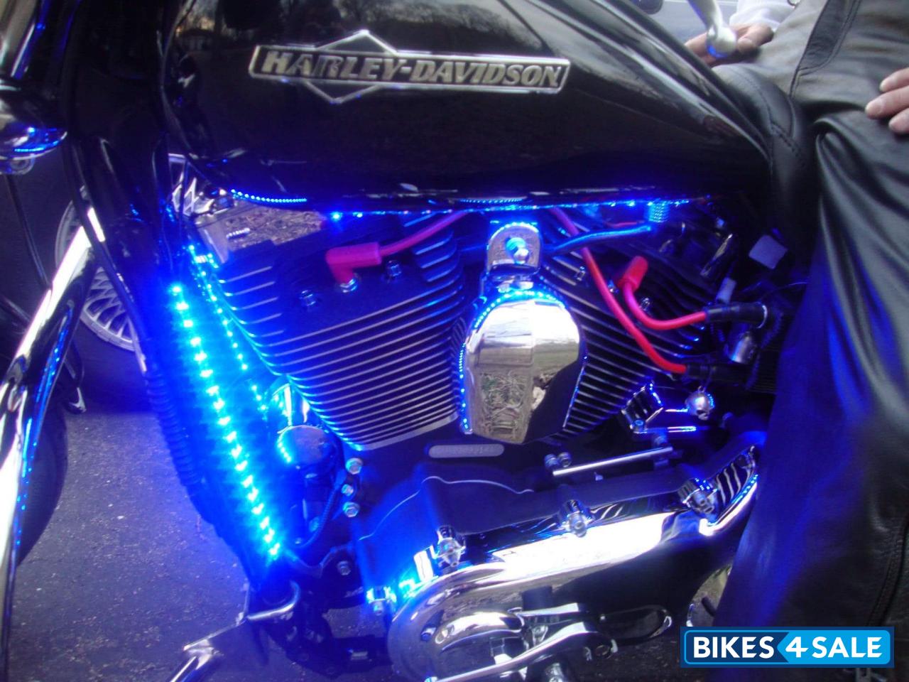 Vivid Black Harley Davidson Superglide FXDC