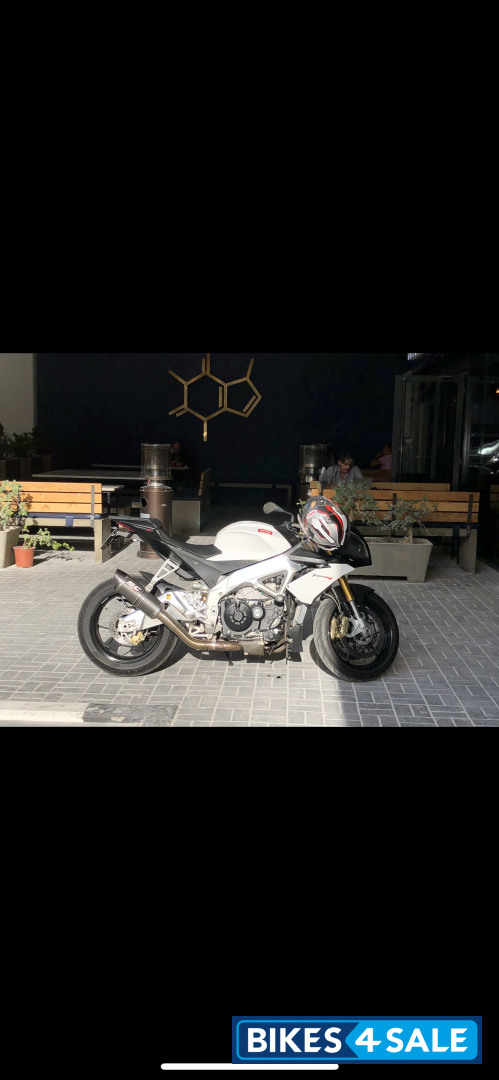 Aprilia Tuono V4R