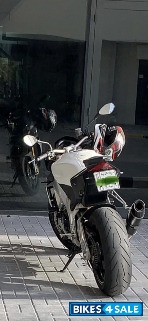 Aprilia Tuono V4R