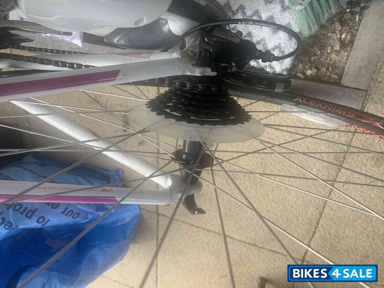 Avanti F1 womans road bike