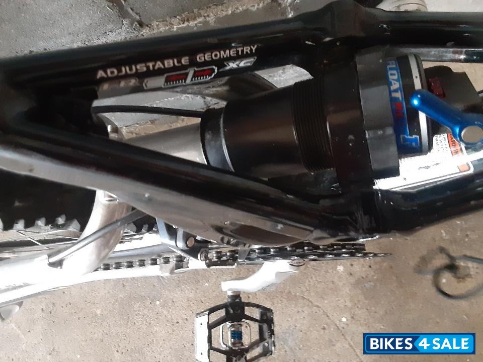 Cannondale Jekyll 3000 with Lefty Max front fork