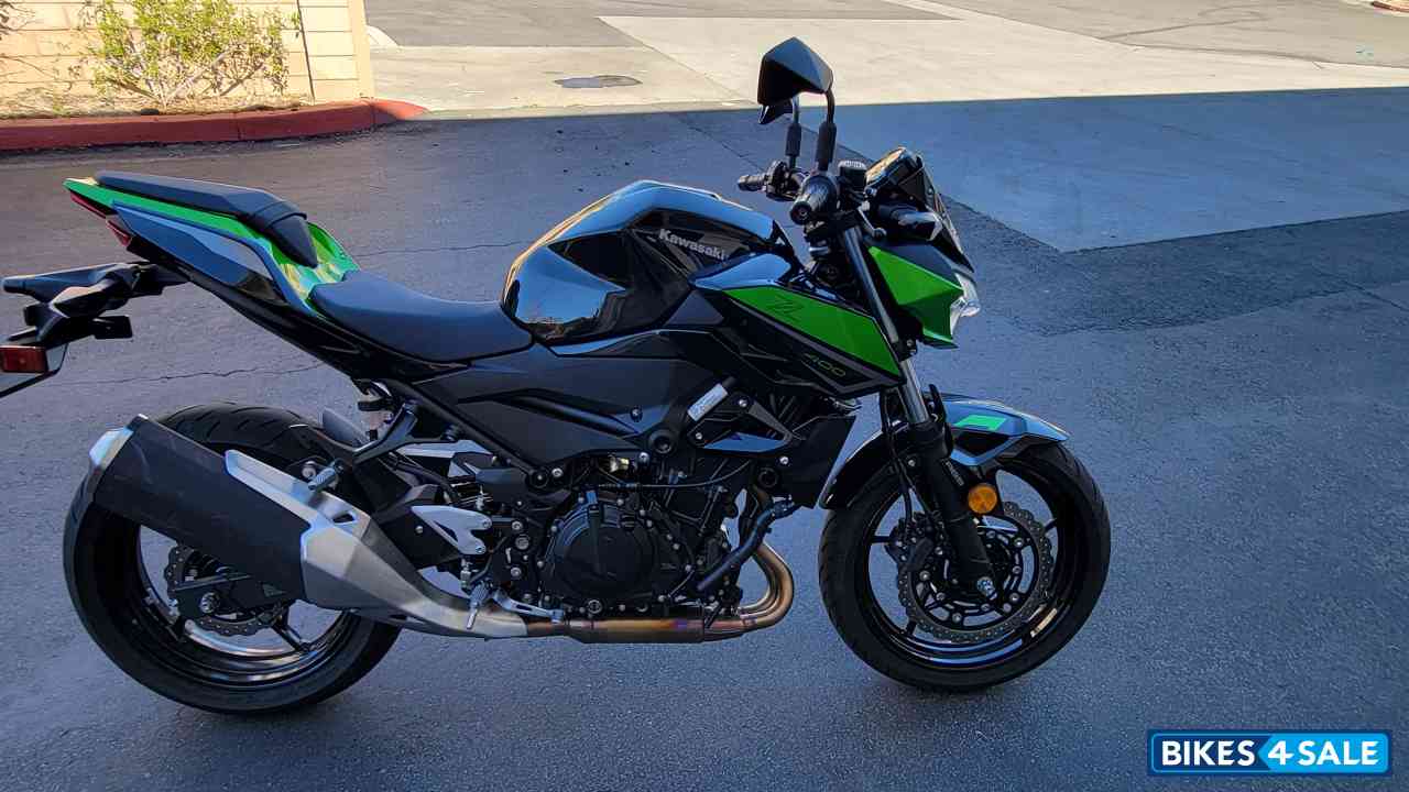 Green/black Kawasaki Z400