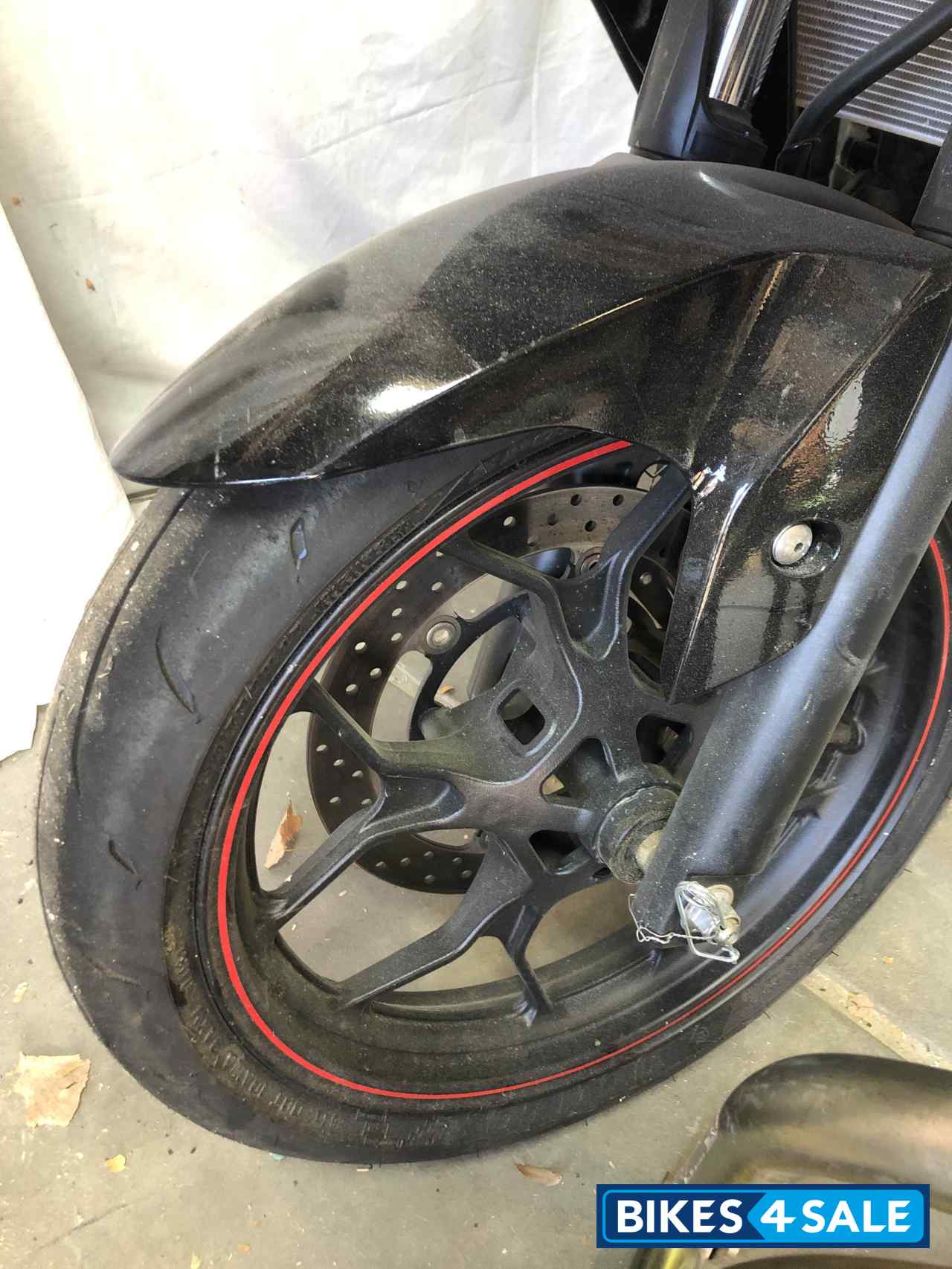 White Black Red Yamaha XFR3