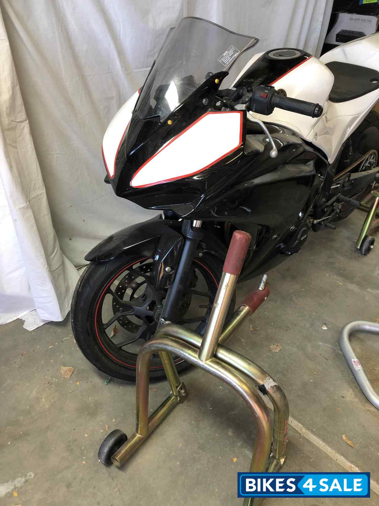 White Black Red Yamaha XFR3