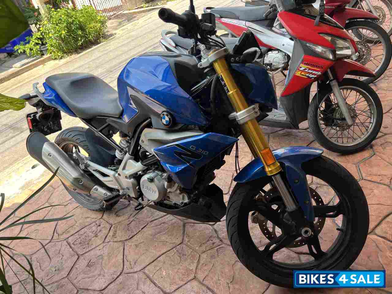 น้ำเงินดำ BMW G310