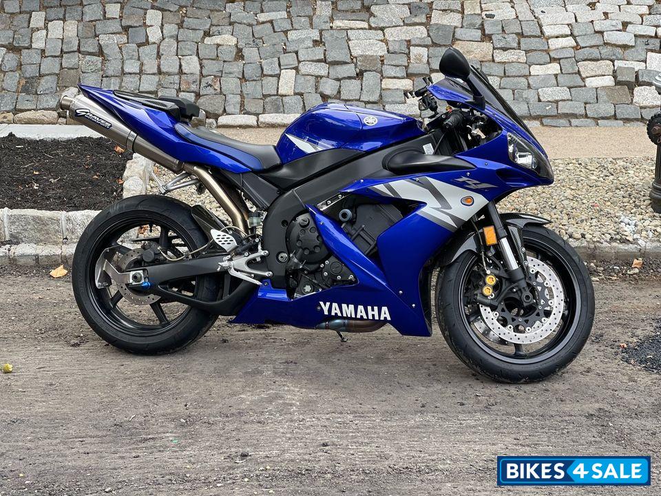 Blue Yamaha R1 Yamaha R1