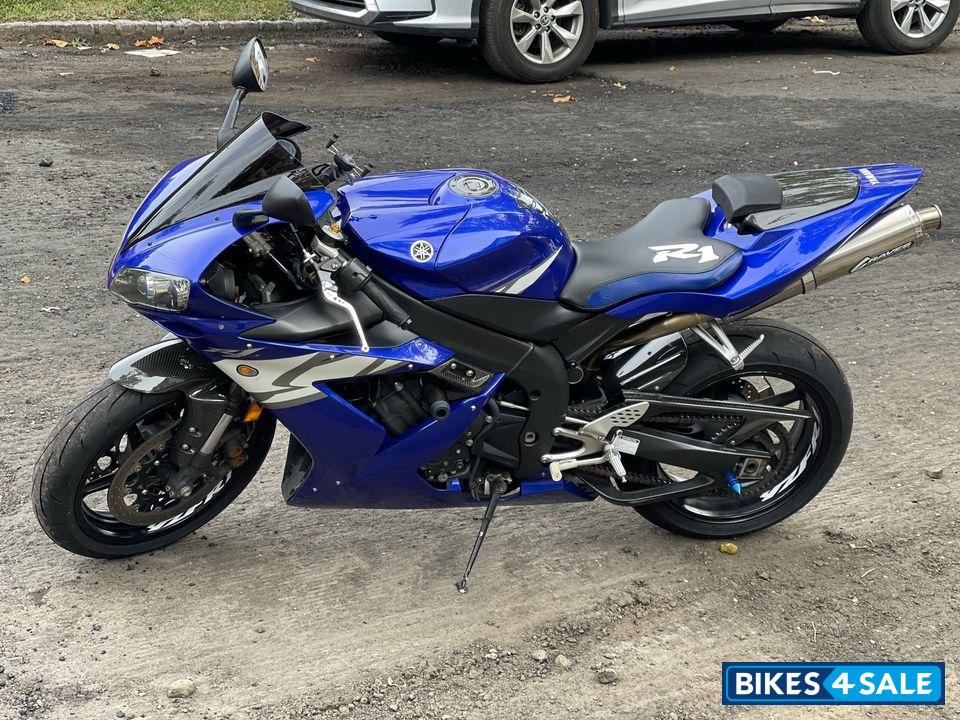 Blue Yamaha R1 Yamaha R1