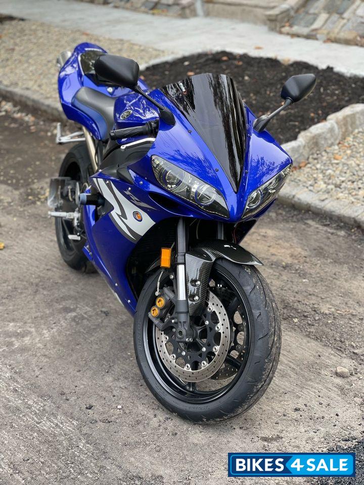 Blue Yamaha R1 Yamaha R1