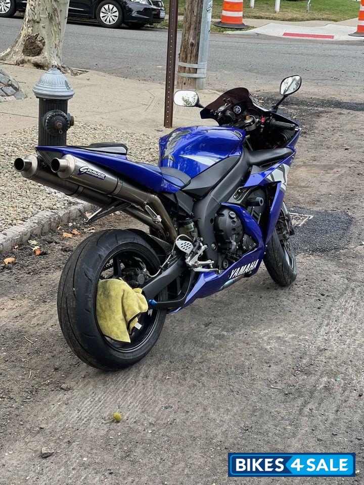 Blue Yamaha R1 Yamaha R1