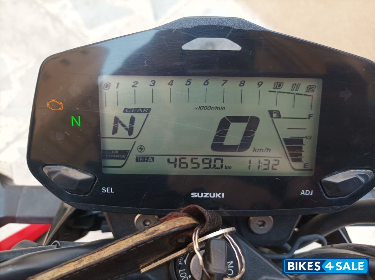 Red Suzuki Gixxer Red Suzuki Gixxer