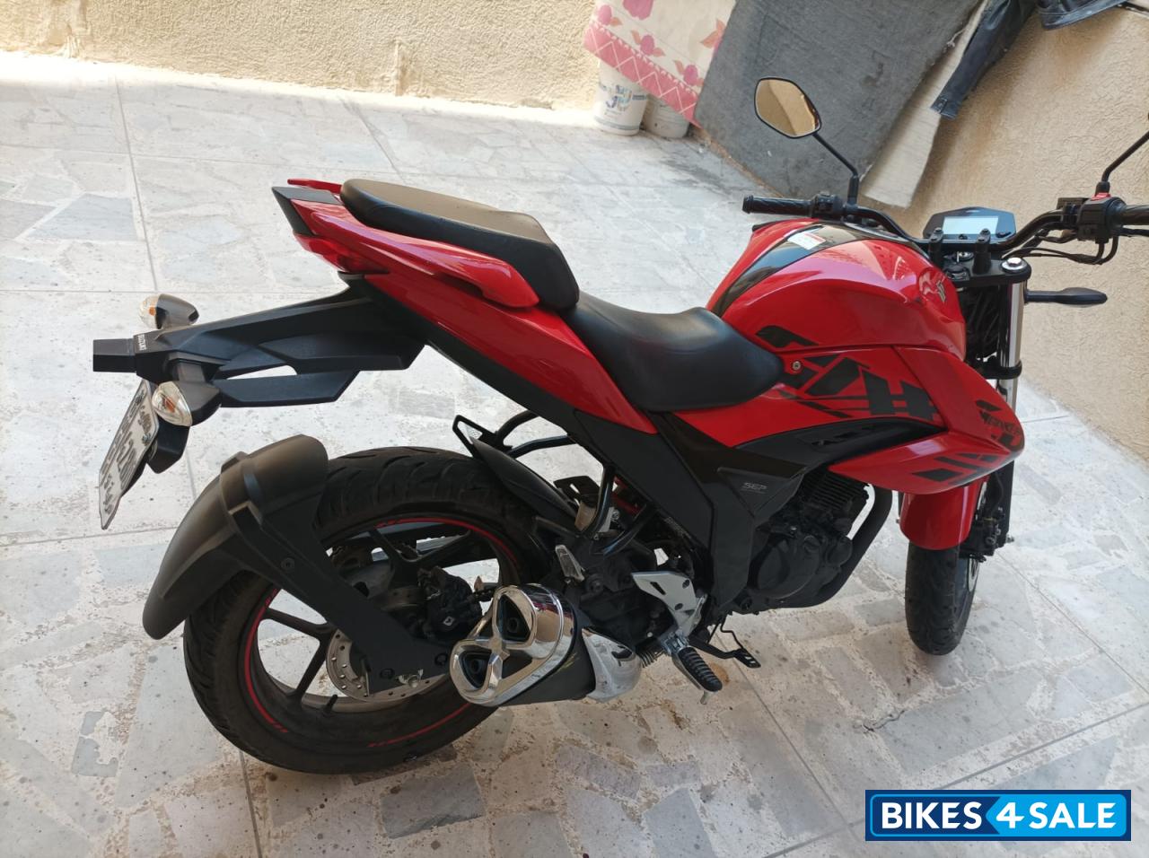 Red Suzuki Gixxer Red Suzuki Gixxer