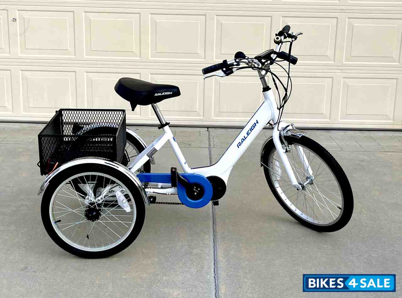 White / Blue Raleigh Tristar E-Trike