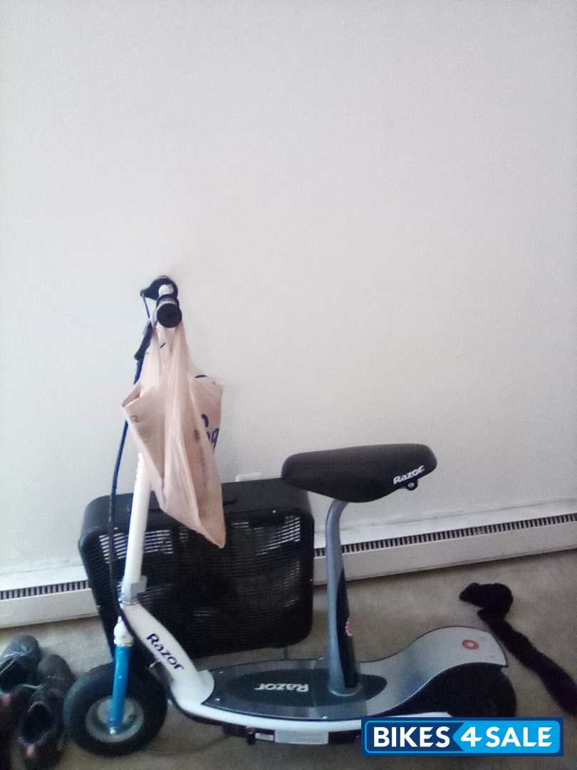 Black And White Razor E500S