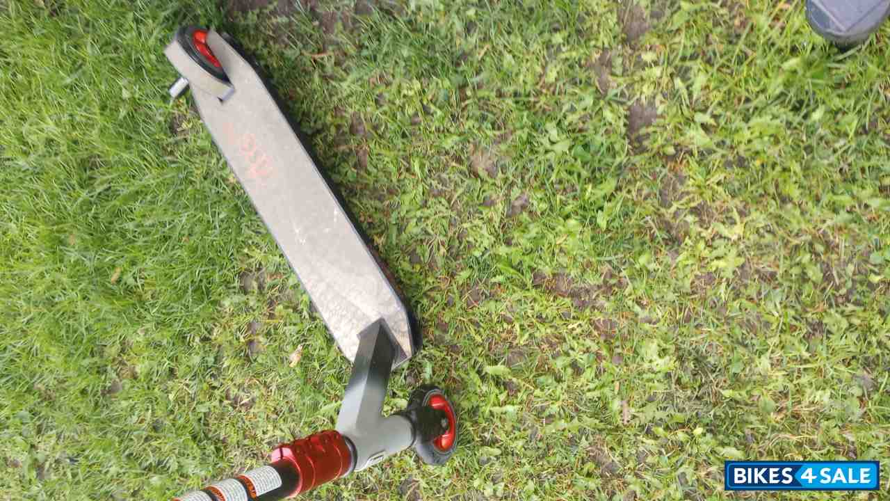 Black/orange Mongoose Rise 100 Pro Scooter