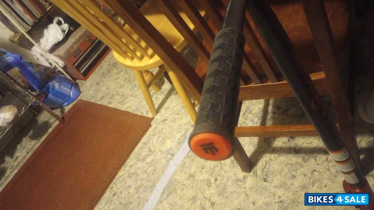 Black/orange Mongoose Rise 100 Pro Scooter