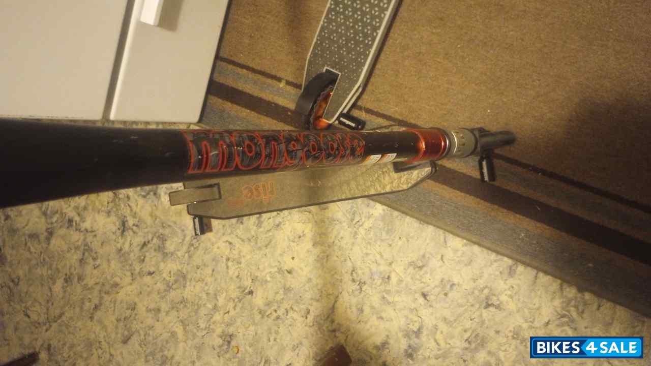 Black/orange Mongoose Rise 100 Pro Scooter