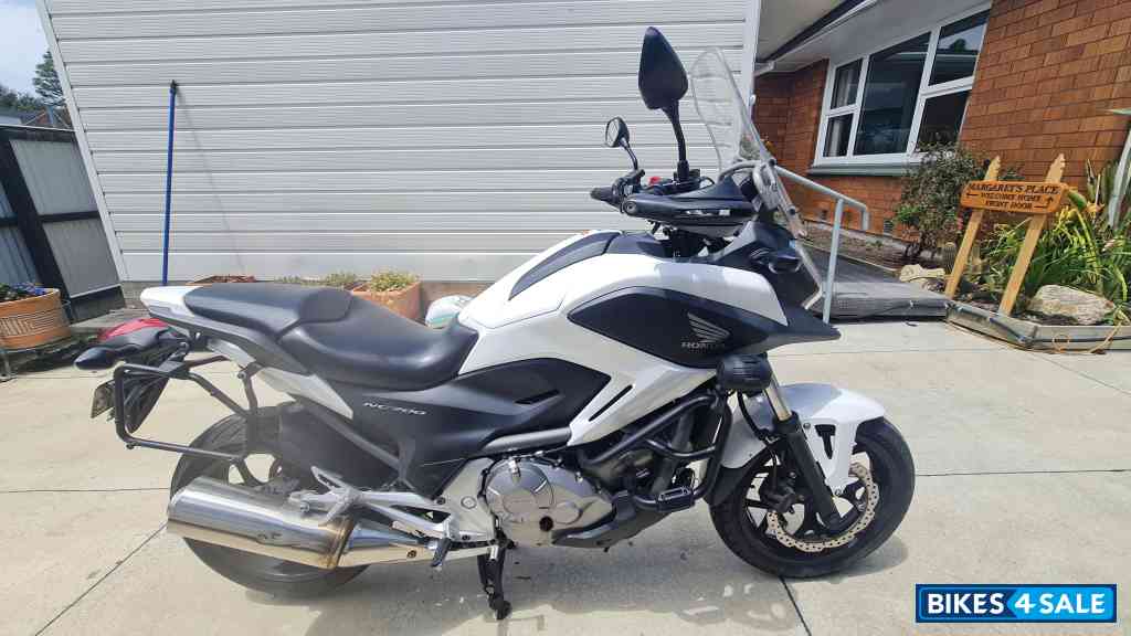 White Honda NC700X