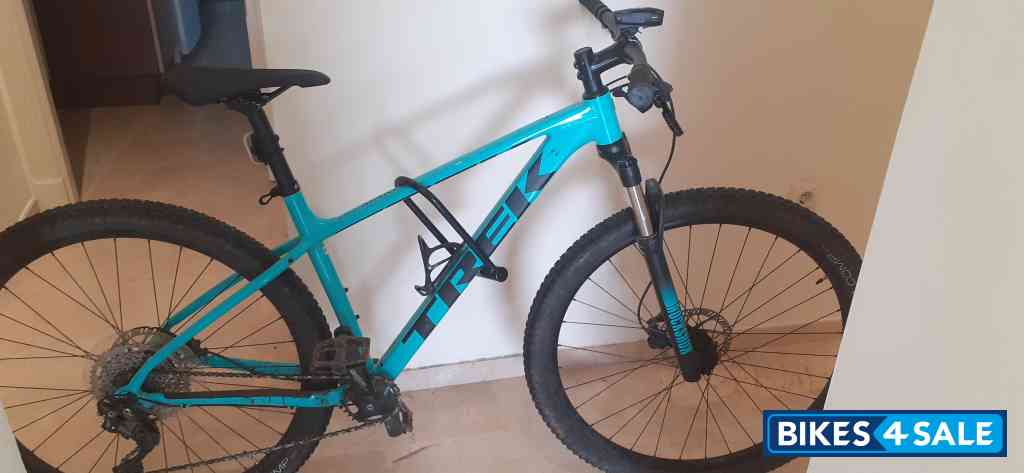 Turqoise TREK Marlin 7 Turqoise TREK Marlin 7