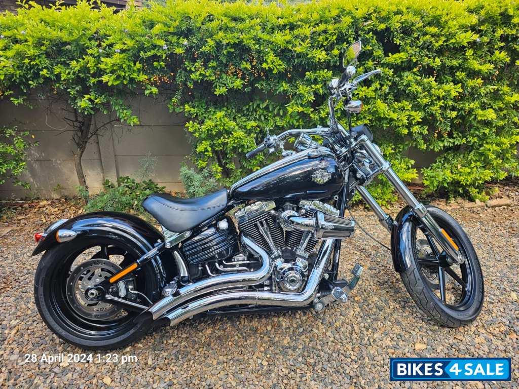 Black Harley Davidson Softail Classic Rocker C