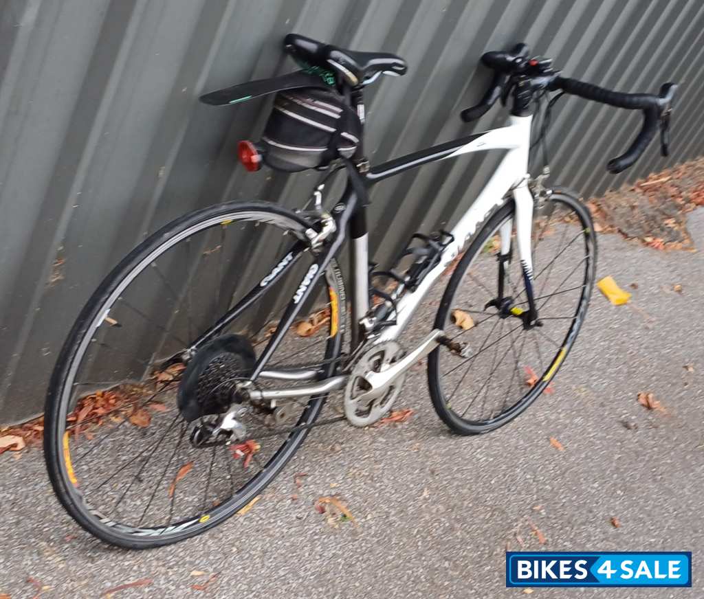 White Giant Giant OCR, A – Comp Road Bike