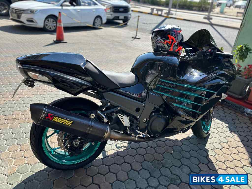 Black Kawasaki Ninja ZX-14R