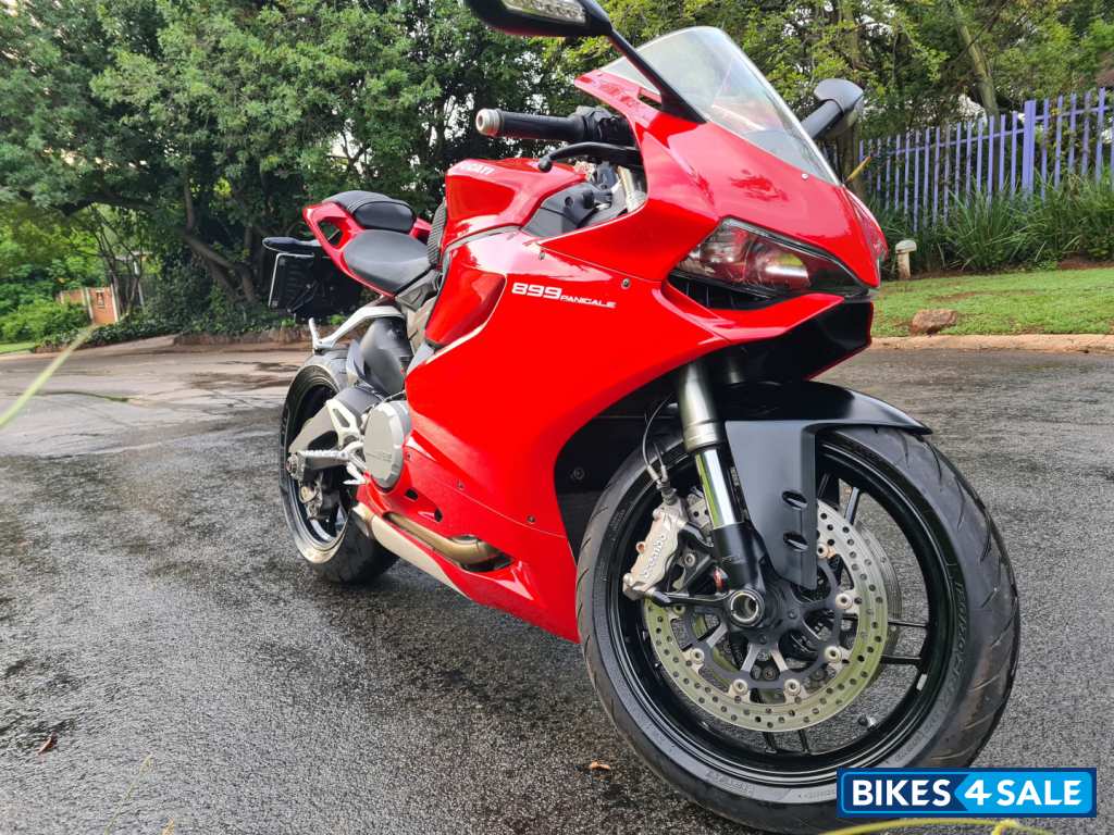 Red Ducati Panigale 899