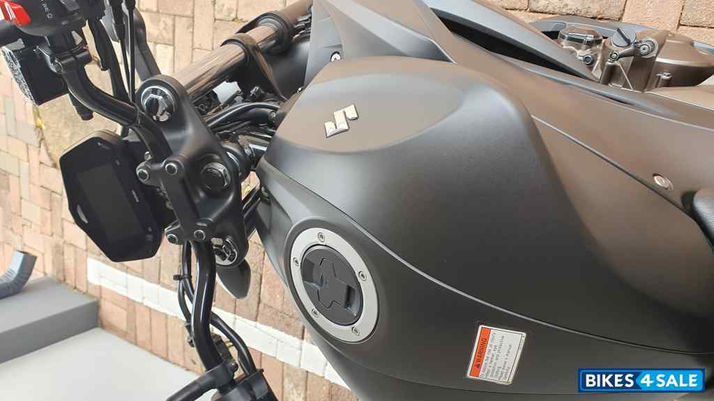 Black Suzuki GIXXER250 Naked