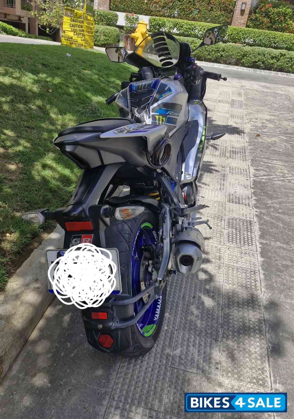 Silver/black Yamaha YAMAHA R15M (YZF) Silver/black Yamaha YAMAHA R15M (YZF)