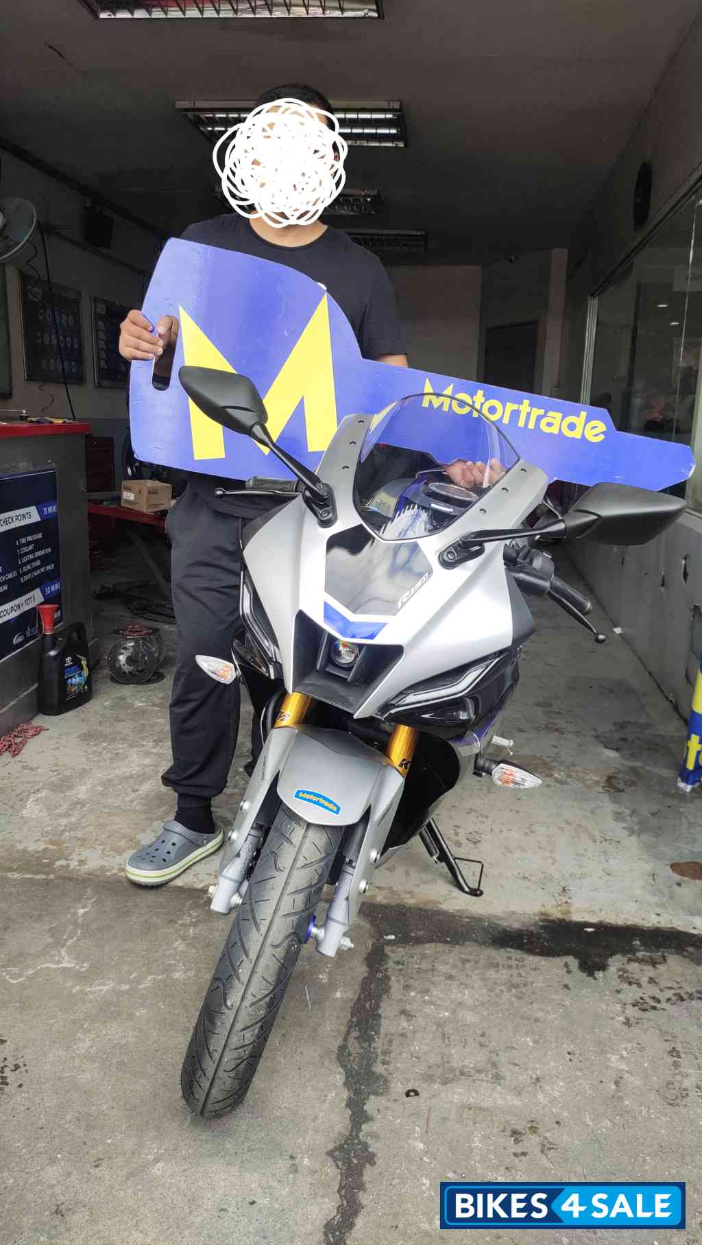 Silver/black Yamaha YAMAHA R15M (YZF) Silver/black Yamaha YAMAHA R15M (YZF)