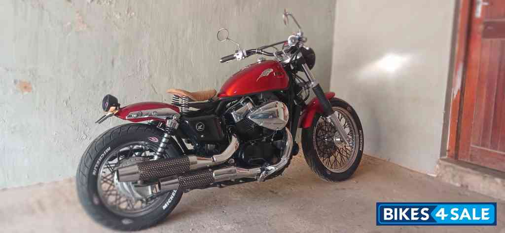 Red Honda VT-S 750