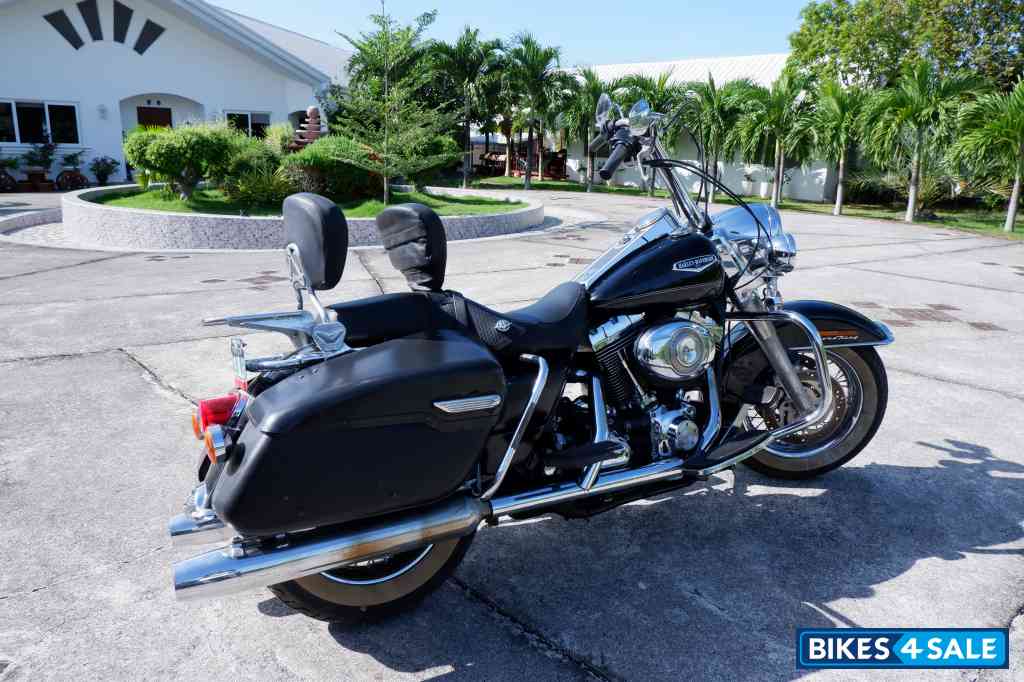 Black Harley Davidson Road King Classic FLHRCI