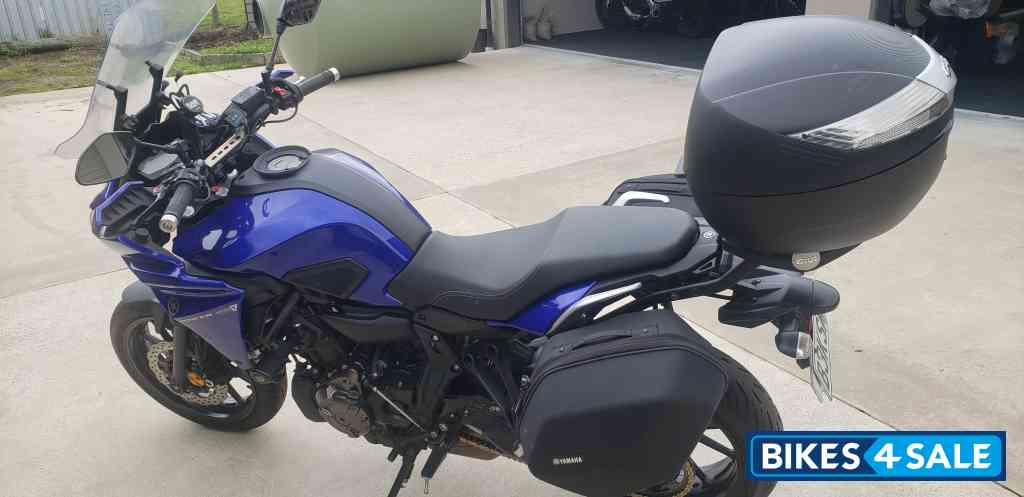 Blue Yamaha Trace 7