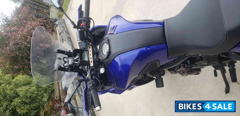 Blue Yamaha Trace 7