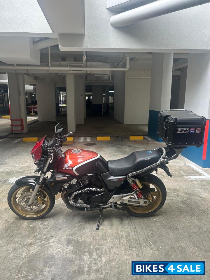 Red Honda CB400 Super 4 Spec 3