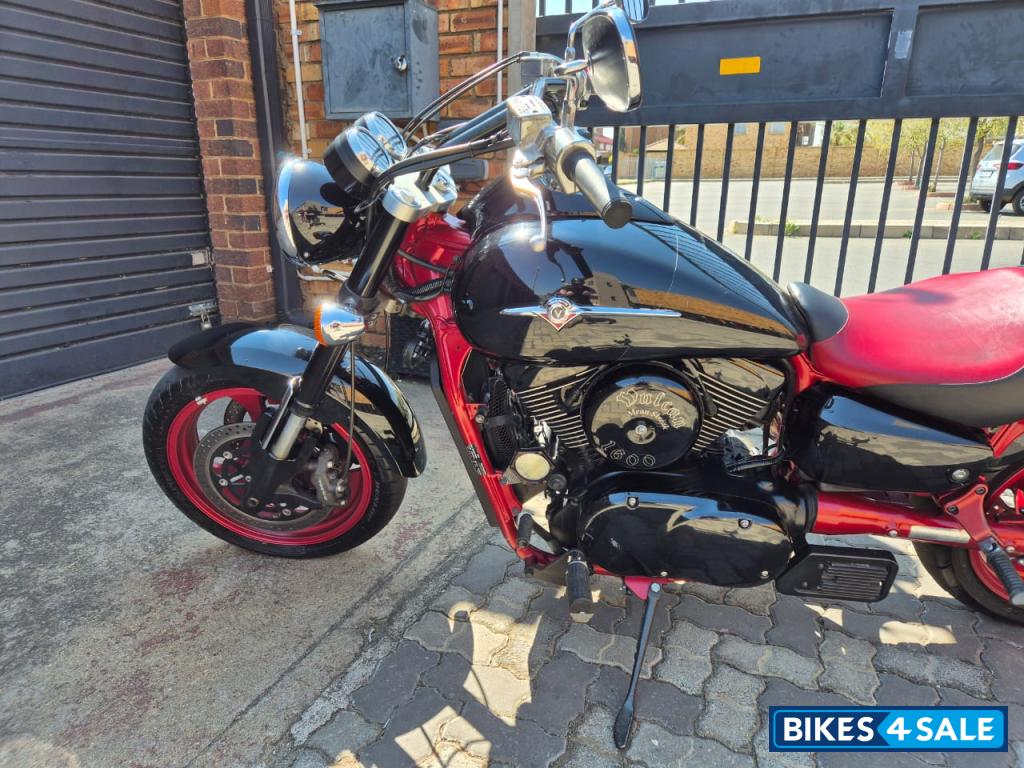 Black And Red Kawasaki Vulcan 1600 MeanStreak SE