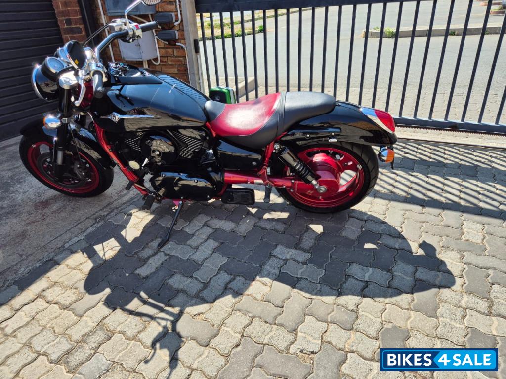 Black And Red Kawasaki Vulcan 1600 MeanStreak SE