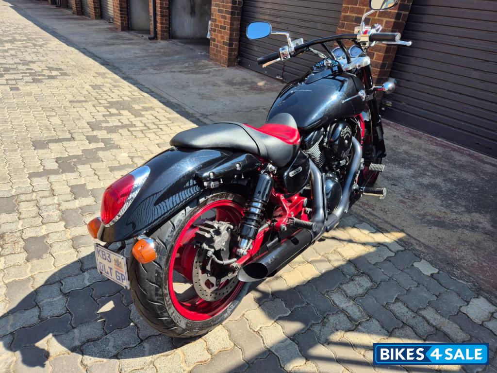 Black And Red Kawasaki Vulcan 1600 MeanStreak SE