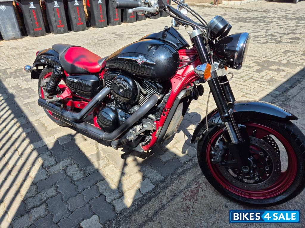 Black And Red Kawasaki Vulcan 1600 MeanStreak SE
