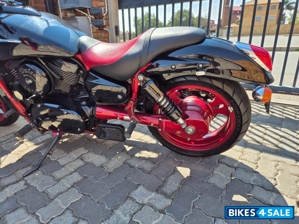 Black And Red Kawasaki Vulcan 1600 MeanStreak SE