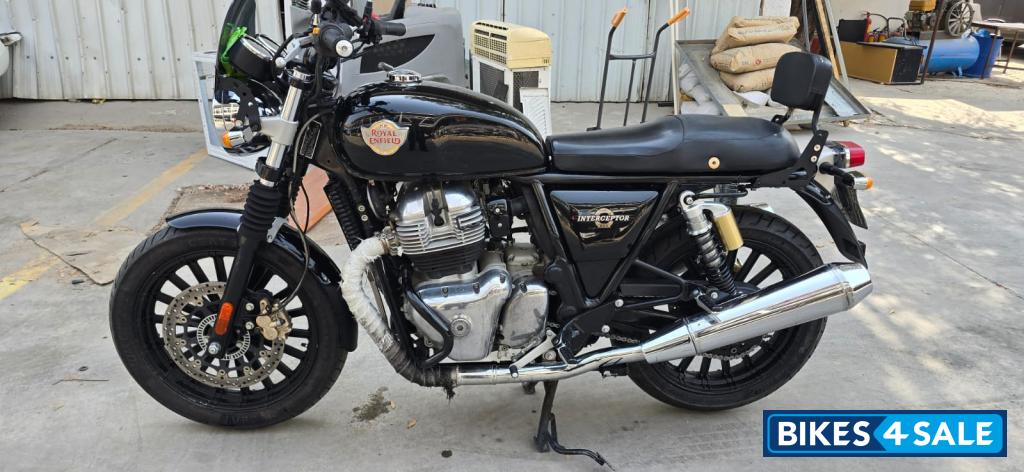 Black Royal Enfiled Interceptor 650