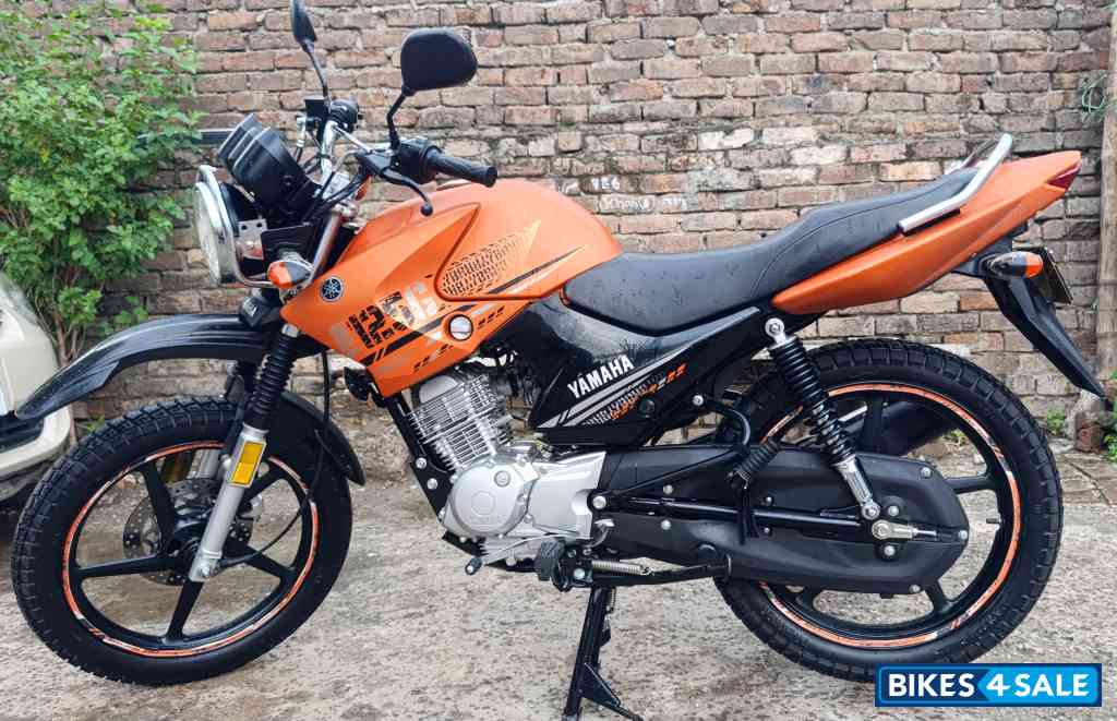 Orange Matt Yamaha YBR 125G