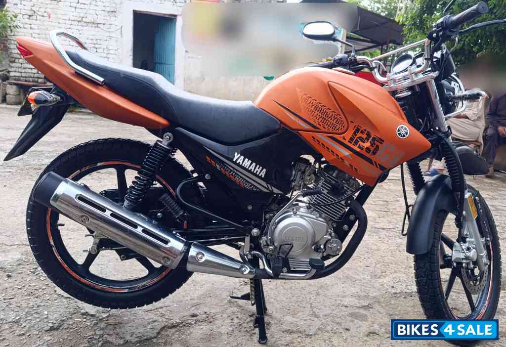 Orange Matt Yamaha YBR 125G
