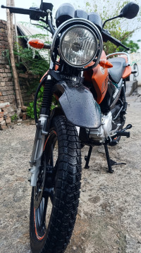 Orange Matt Yamaha YBR 125G