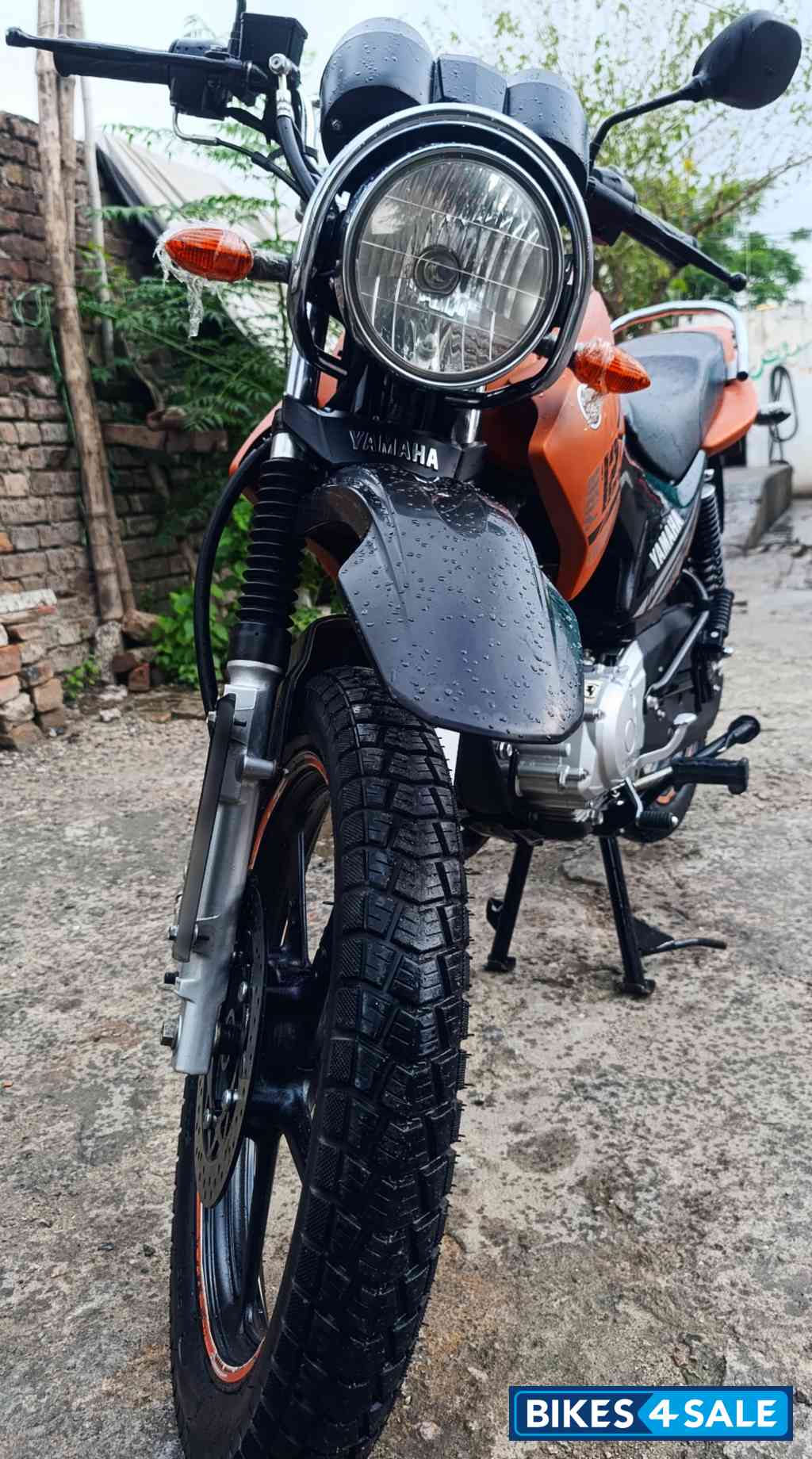 Orange Matt Yamaha YBR 125G