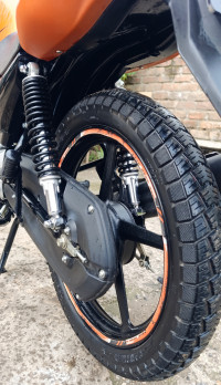 Orange Matt Yamaha YBR 125G