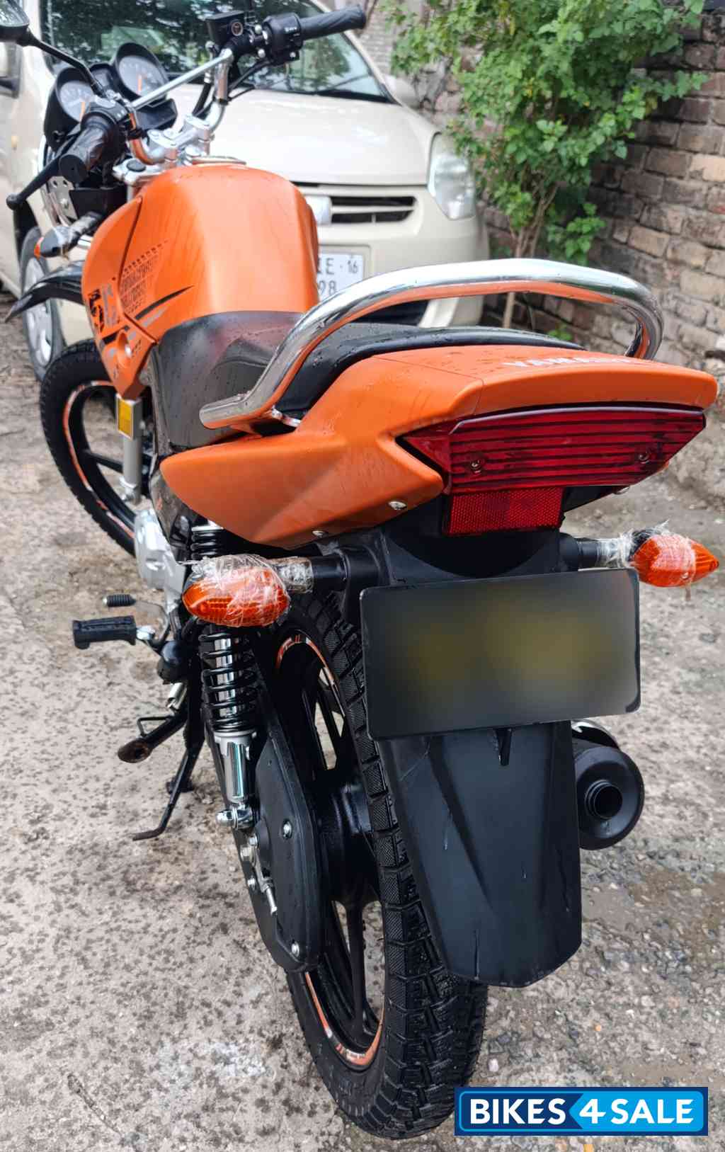 Orange Matt Yamaha YBR 125G
